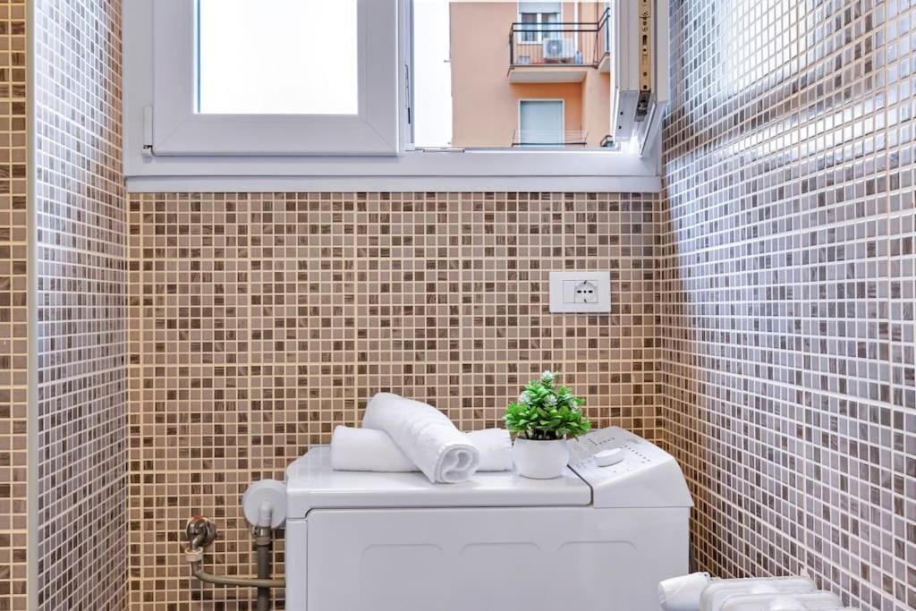 Navigli-Duomo Large House Con Balcone Checkin H24 Apartment มิลาน ภายนอก รูปภาพ